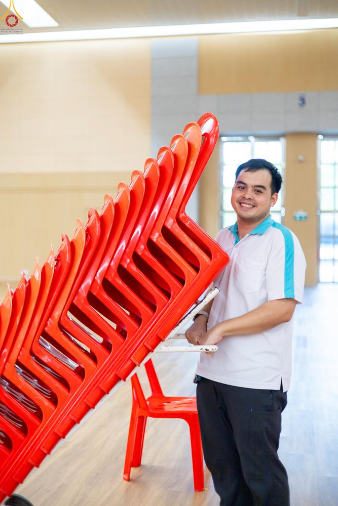 ภาพ No.322810:วันที่ 15-18 เมษายน พ.ศ.2569 การเเตรียมโต๊ะฉัน , เตรียมจุดพักค้าง , เรียงเก้าอี้ , เรียงกล่องไทยธรรม  เพื่องานถวายมหาสังฆทาน 40,000 กว่าวัดทั่วประเทศ วันคุ้มครองโลก 22 เมษายน พ.ศ.2569 วัดพระธรรมกาย