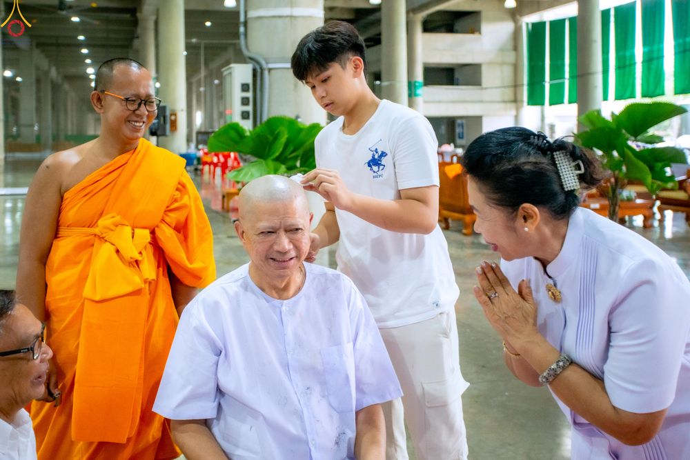 ภาพ No.333549:วันอาทิตย์ที่ 7 มิถุนายน พ.ศ.2569 พิธีตัดปอยผมและปลงผมนาคธรรมทายาท โครงการบรรพชาและอุปสมบทหมู่ธรรมทายาท รุ่นผู้บริหาร รุ่นที่ 16 ณ วิหารคด 11 วัดพระธรรมกาย