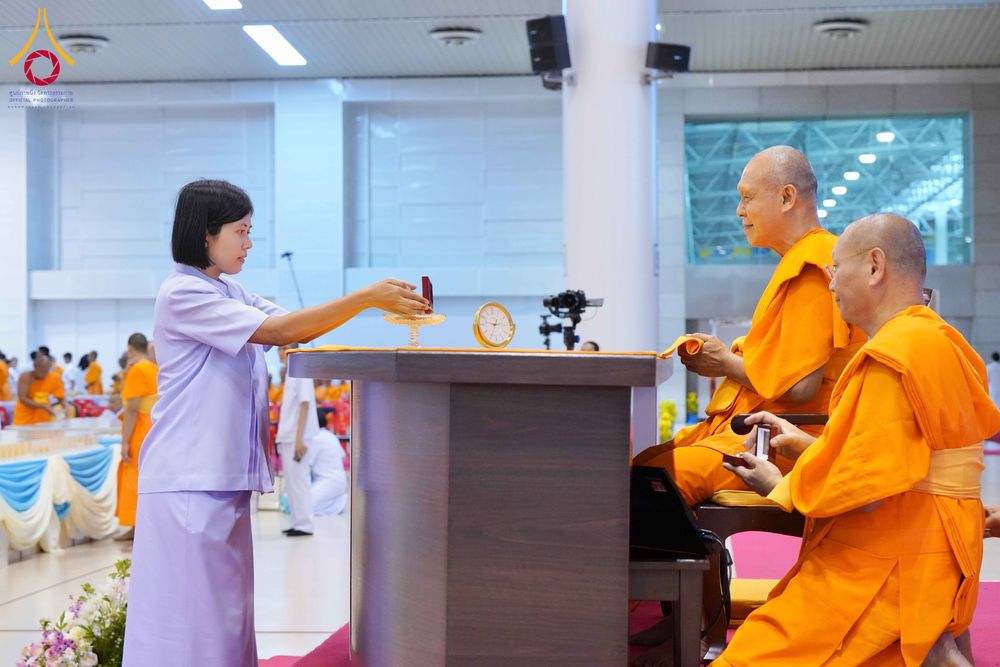 ภาพ No.338051:วันอาทิตย์ต้นเดือน 5 กรกฎาคม พ.ศ.2569 สัมมนาพิเศษ พิธีมอบพระของขวัญ ณ ห้องแก้วสารพัด1 วัดพระธรรมกาย