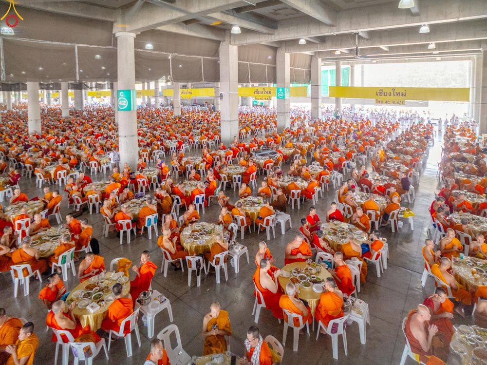ภาพ No.323775:วันที่ 22 เมษายน พ.ศ.2569(วันคุ้มครองโลก) งานถวายมหาสังฆทาน 40,000 กว่าวัดทั่วประเทศ คณะสงฆ์ฉันภัตตาหารเพล