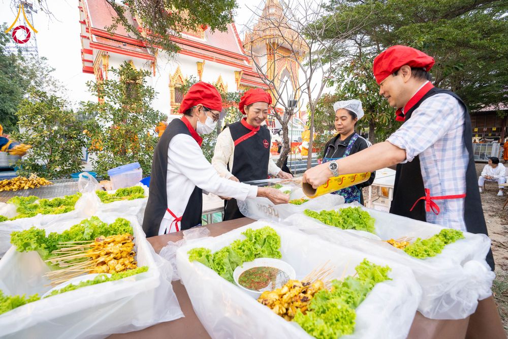 ภาพ No.293770:วันที่ 14 มกราคม พ.ศ. 2569  พิธีถวายภัตตาหารเป็นสังฆทาน แด่พระธรรมยาตรา  ณ วัดสองพี่น้อง ต.ต้นตาล อ.สองพี่น้อง จ.สุพรรณบุรี  ในโครงการธรรมยาตรา กตัญญูบูชา มหาปูชนียาจารย์  พระมงคลเทพมุนี(สด จนฺทสโร) พระผู้ปราบมาร  อนุสรณ์สถาน 7 แห่ง ปีที่ 14