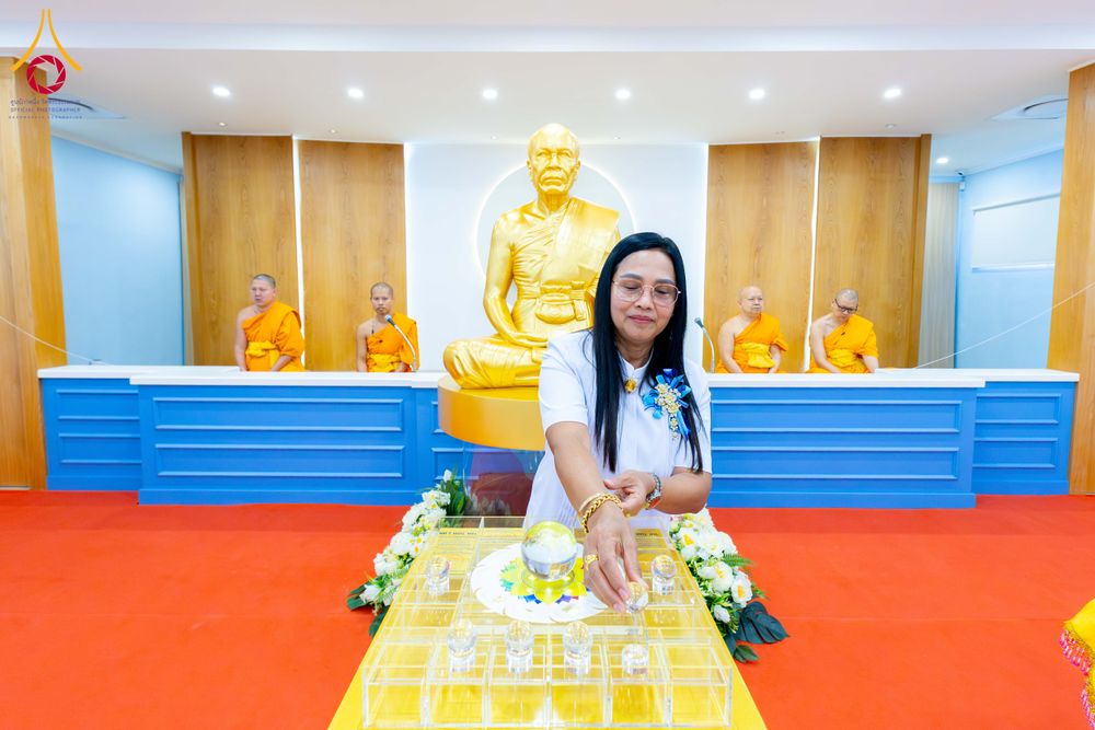 ภาพ No.313281:วันอาทิตย์ที่ 8 มีนาคม พ.ศ. 2569 พิธีสมโภชรูปเหมือนพระมงคลเทพมุนี (สด จนฺทสโร) และพิธีทอดผ้าป่าสามัคคีเพื่อสร้างวิหารพระมงคลเทพมุนี ณ วัดพุทธเคปทาวน์ ประเทศแอฟริกาใต้