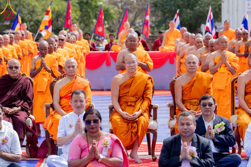ภาพ No.314165:วันจันทร์ที่ 16 มีนาคม พ.ศ. 2569 พิธีถวายบาตรอัฐบริขาร และพิธีขอนิสัยแก่สามเณรธรรมทายาท 500 รูป ณ วิหารมายาเทวี ประเทศเนปาล