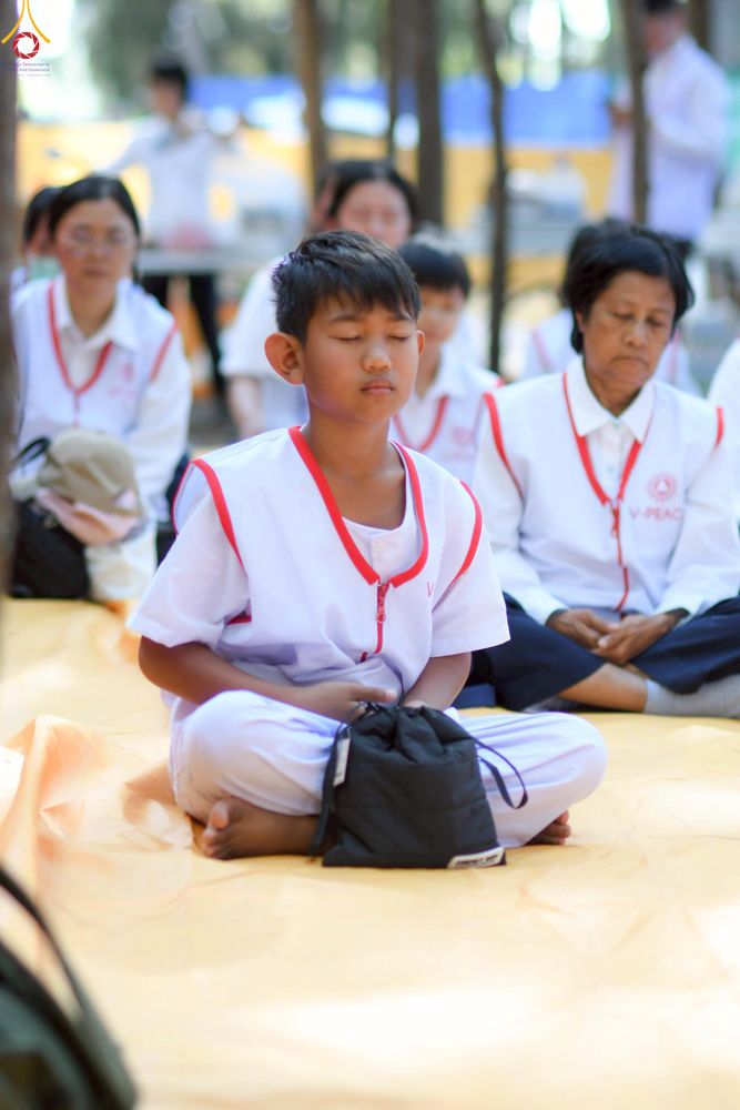 ภาพ No.296195:ภาพเบื้องหลังอาสาสมัครรวมใจ ชุดที่ 2 ในโครงการธรรมยาตรา กตัญญูบูชา มหาปูชนียาจารย์ พระมงคลเทพมุนี(สด จนฺทสโร) พระผู้ปราบมาร อนุสรณ์สถาน 7 แห่ง ปีที่ 14