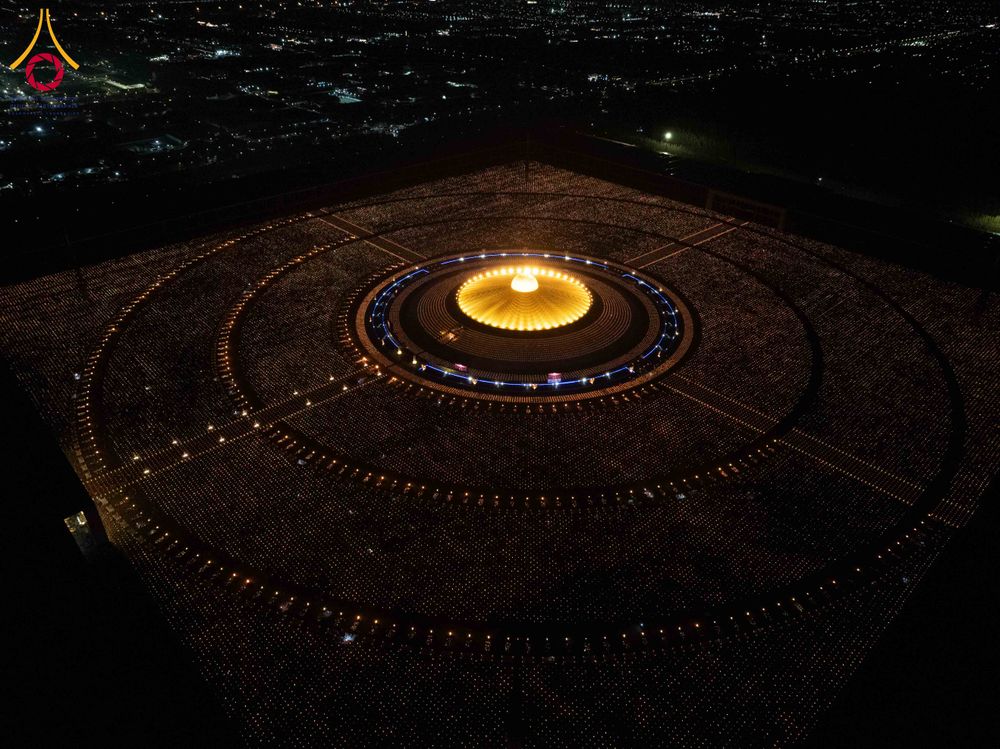 ภาพ No.312377:วันอังคารที่ 3 มีนาคม พ.ศ.2569 พิธีเวียนประทักษิณและจุดมาฆประทีป (ภาพชุดที่ 2) ณ ลานธรรมพระมหาธรรมกายเจดีย์ วัดพระธรรมกาย