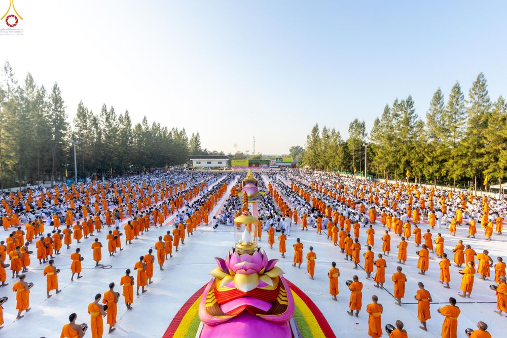 ภาพ No.292413:วันที่ 11 มกราคม พ.ศ. 2569 พิธีตักบาตรพระธรรมยาตรา ณ อนุสรณ์สถานคลองบางนางแท่น อ.สามพราน จ.นครปฐม ในโครงการธรรมยาตรา กตัญญูบูชา มหาปูชนียาจารย์ พระมงคลเทพมุนี(สด จนฺทสโร) พระผู้ปราบมาร อนุสรณ์สถาน 7 แห่ง ปีที่ 14