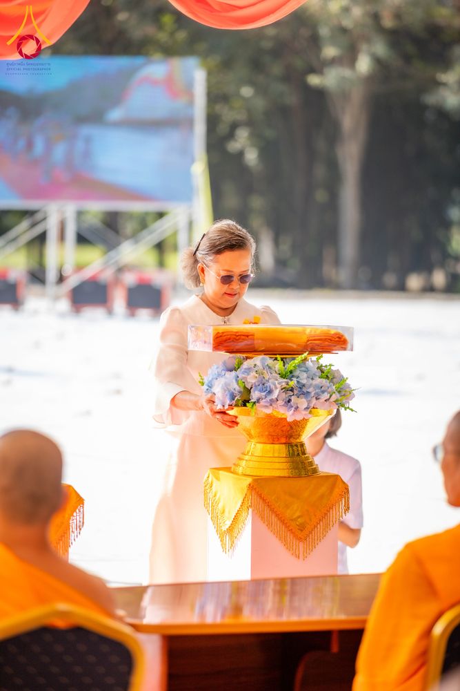 ภาพ No.285739:วันพุธที่ 10 ธันวาคม พ.ศ.2568  พิธีตอกเสาเข็มมงคลต้นสุดท้าย รองรับองค์พระเจดีย์เพื่อสร้างสันติภาพโลก ณ ศูนย์ปฏิบัติธรรมและศูนย์อบรมเยาวชน ชัยนาท