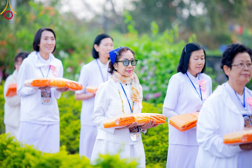 ภาพ No.314067:วันจันทร์ที่ 16 มีนาคม พ.ศ. 2569 พิธีเวียนเทียนประทักษิณ และพิธีบรรพชาสามเณร 500 รูป ณ วิหารมายาเทวี ประเทศเนปาล