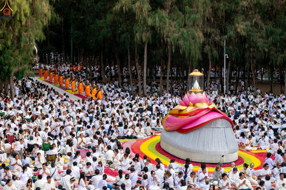 ภาพ No.287871:วันที่ 3 มกราคม พ.ศ. 2569 พิธีต้อนรับพระธรรมยาตรา ครั้งที่ 2 (ภาพชุดที่ 2) ในโครงการธรรมยาตรา กตัญญูบูชา มหาปูชนียาจารย์ พระมงคลเทพมุนี(สด จนฺทสโร) พระผู้ปราบมาร อนุสรณ์สถาน 7 แห่ง ปีที่ 14 ณ อนุสรณ์สถานมหาวิหารพระมงคลเทพมุนี (โลตัสแลนด์) อ.สองพี่น้อง จ.