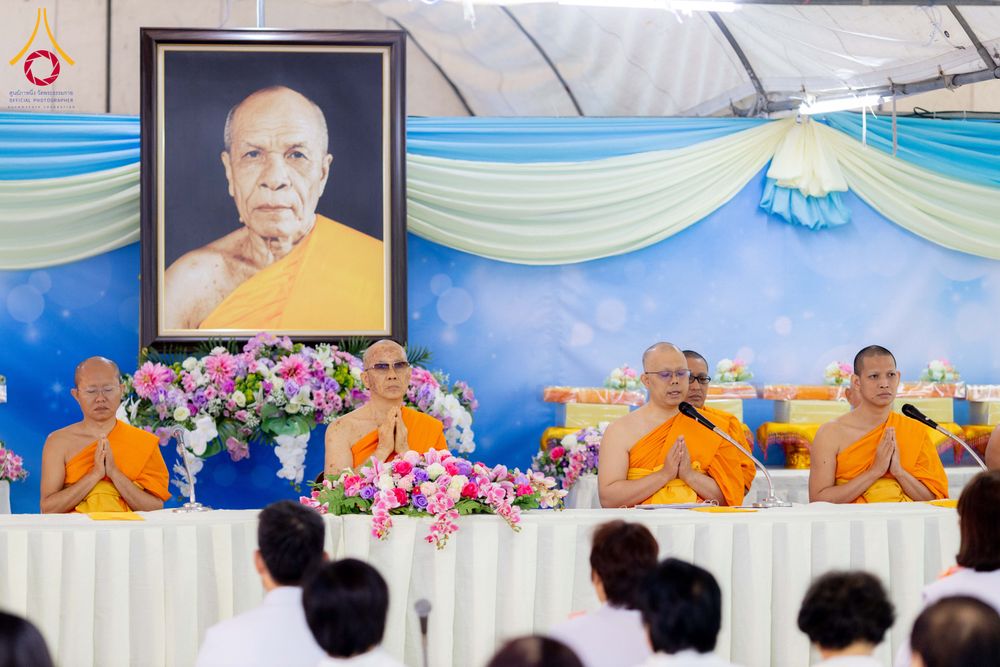 ภาพ No.290803:วันที่ 9 มกราคม พ.ศ. 2569 พิธีถวายภัตตาหารเป็นสังฆทาน แด่พระธรรมยาตรา ณ อนุสรณ์สถานคลองบางนางแท่น อ.สามพราน จ.นครปฐม ในโครงการธรรมยาตรา กตัญญูบูชา มหาปูชนียาจารย์ พระมงคลเทพมุนี(สด จนฺทสโร) พระผู้ปราบมาร อนุสรณ์สถาน 7 แห่ง ปีที่ 14