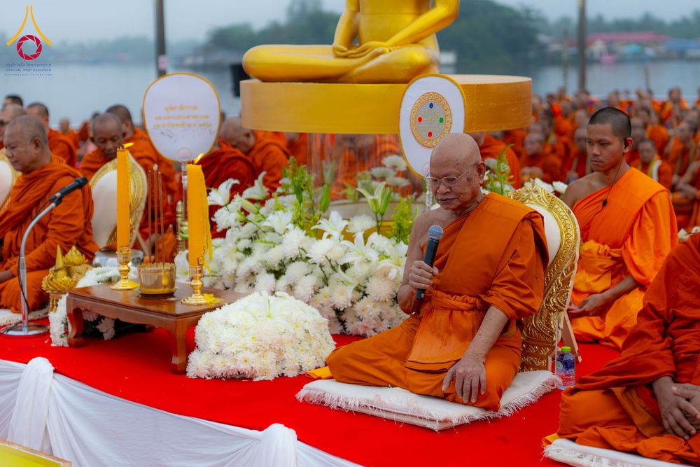 ภาพ No.284678:วันอาทิตย์ที่ 14 ธันวาคม พ.ศ.2568  พิธีทำบุญเมืองสุราษฎร์ธานี 110ปี และพิธีตักบาตรพระสงฆ์ 1,110 รูป  ณ บริเวณริมน้ำวัดกลาง (เก่า) ถนนบ้านดอน ตำบลตลาดใหม่ อำเภอเมือง จังหวัดสุราษฎร์ธานี