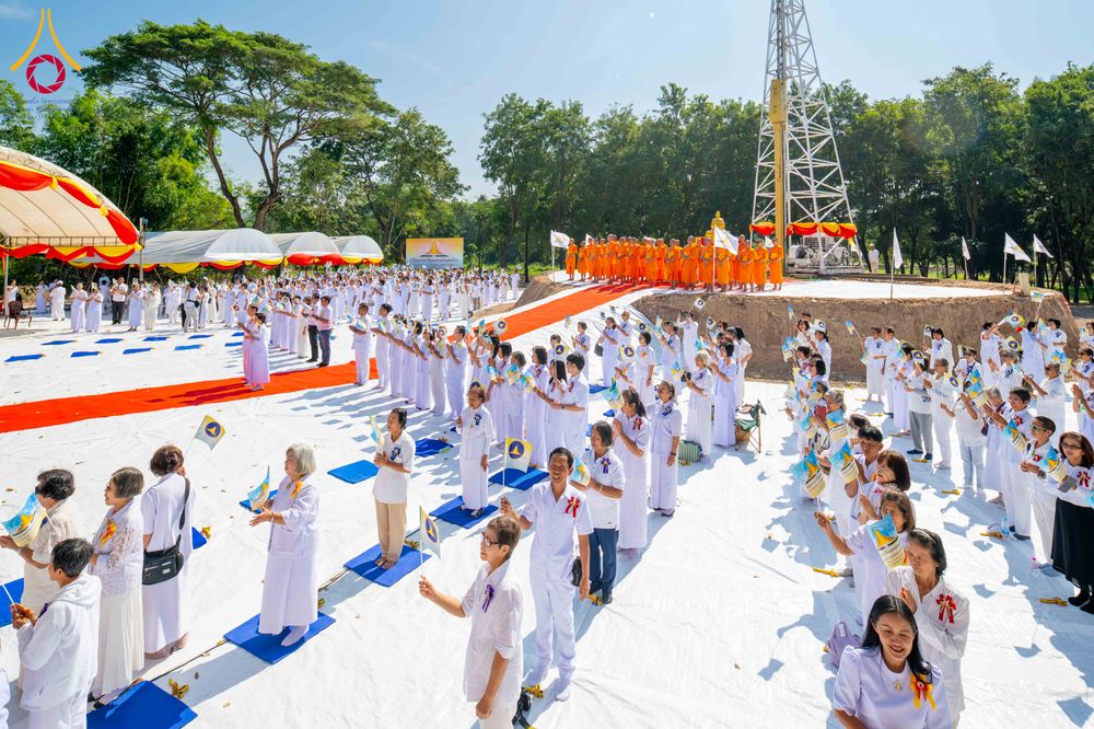 ภาพ No.285810:วันพุธที่ 10 ธันวาคม พ.ศ.2568  พิธีตอกเสาเข็มมงคลต้นสุดท้าย รองรับองค์พระเจดีย์เพื่อสร้างสันติภาพโลก ณ ศูนย์ปฏิบัติธรรมและศูนย์อบรมเยาวชน ชัยนาท