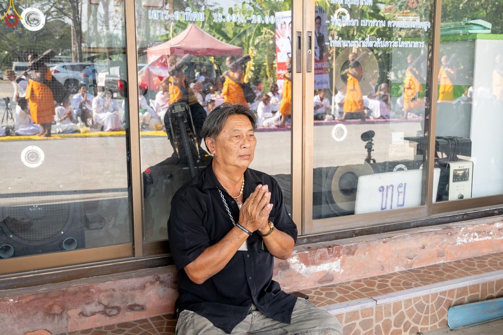 ภาพ No.290464:วันที่ 7 มกราคม พ.ศ. 2569 พิธีต้อนรับพระธรรมยาตรา ณ อนุสรณ์สถานลำดับที่ 2  สถานที่ตั้งมโนปณิธานบวชตลอดชีวิต อนุสรณ์สถานคลองบางนางแท่น (ภาพชุดที่ 2) อ.สามพราน จ.นครปฐม ในโครงการธรรมยาตรา กตัญญูบูชา มหาปูชนียาจารย์ พระมงคลเทพมุนี(สด จนฺทสโร) พระผู้ปราบมาร 