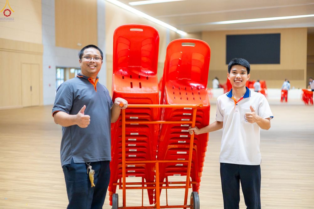 ภาพ No.322785:วันที่ 15-18 เมษายน พ.ศ.2569 การเเตรียมโต๊ะฉัน , เตรียมจุดพักค้าง , เรียงเก้าอี้ , เรียงกล่องไทยธรรม  เพื่องานถวายมหาสังฆทาน 40,000 กว่าวัดทั่วประเทศ วันคุ้มครองโลก 22 เมษายน พ.ศ.2569 วัดพระธรรมกาย