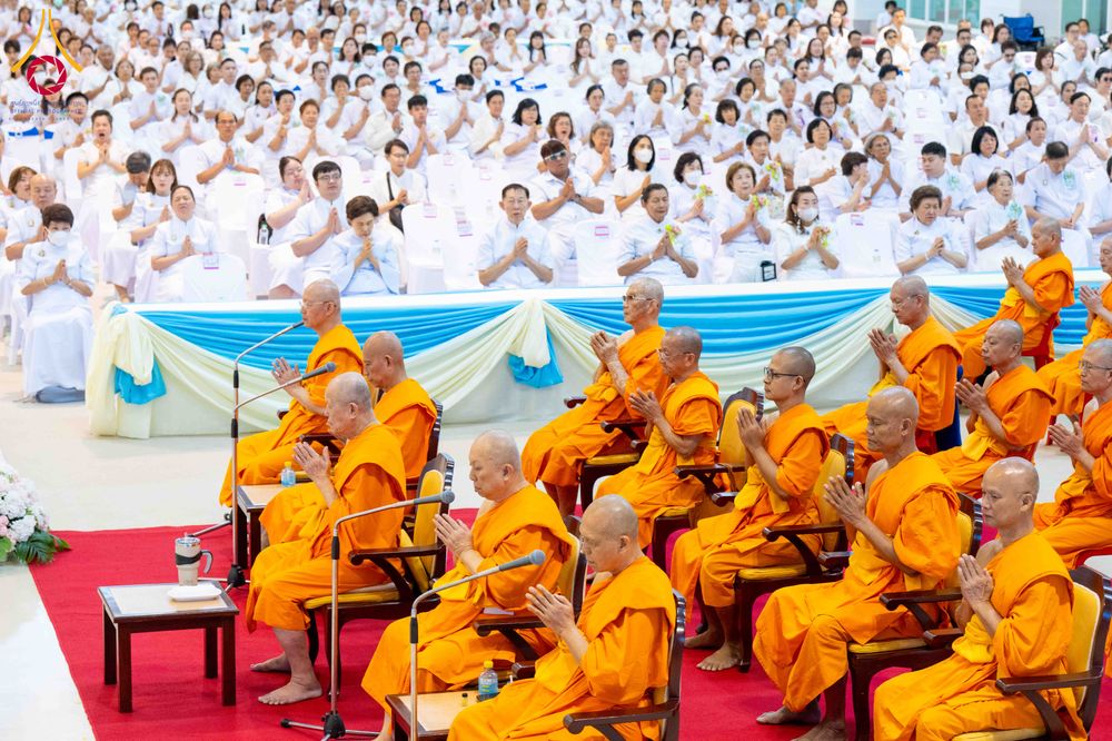 ภาพ No.318386:วันอาทิตย์ต้นเดือนที่ 5 เมษายน พ.ศ.2569 พิธีบูชาข้าวพระ ณ สภาธรรมกายสากล วัดพระธรรมกาย