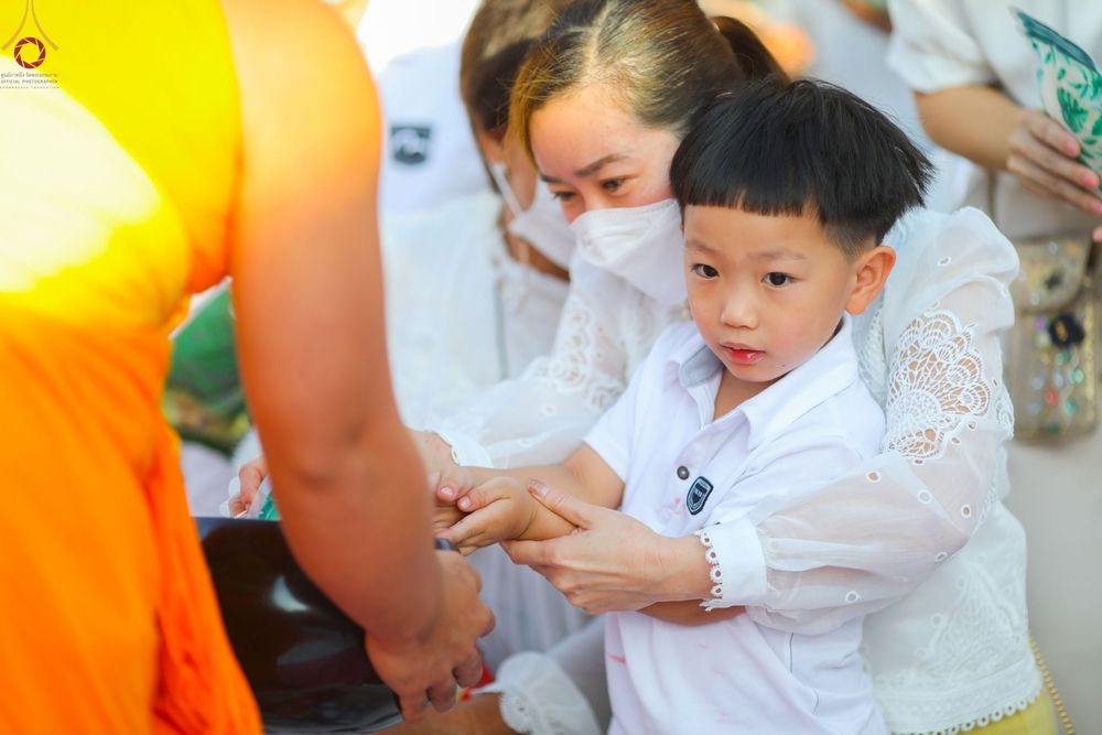 ภาพ No.73625:พิธีตักบาตรพระธรรมยาตราฯ ในโครงการธรรมยาตรากตัญญูบูชา มหาปูชนียาจารย์ พระมงคลเทพมุนี(สด จนฺทสโร) พระผู้ปราบมาร ปีที่ 11 ณ อนุสรณ์สถานลำดับที่ 4 สถานที่เกิดด้วยกายธรรม วัดโบสถ์ (บน) บางคูเวียง อ.บางกรวย จ.นนทบุรี วันที่ 22 มกราคม พ.ศ. 2566