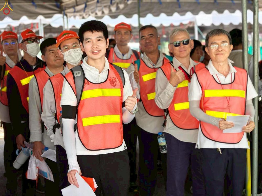 ภาพ No.300587:ภาพเบื้องหลังอาสาสมัครรวมใจ ชุดที่ 3 ในโครงการธรรมยาตรา กตัญญูบูชา มหาปูชนียาจารย์ พระมงคลเทพมุนี(สด จนฺทสโร) พระผู้ปราบมาร อนุสรณ์สถาน 7 แห่ง ปีที่ 14