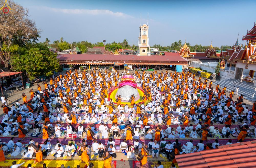 ภาพ No.295300:วันที่ 16 มกราคม พ.ศ. 2569 พิธีต้อนรับพระธรรมยาตรา อนุสรณ์สถานลำดับที่ 4 (ภาพชุดที่ 2) สถานที่เกิดด้วยกายธรรม ณ วัดโบสถ์บน ต.บางคูเวียง จ.นนทบุรี ในโครงการธรรมยาตรา กตัญญูบูชา มหาปูชนียาจารย์ พระมงคลเทพมุนี(สด จนฺทสโร) พระผู้ปราบมาร อนุสรณ์สถาน 7 แห่ง ปี