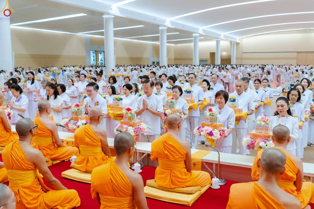 ภาพ No.343638:วันที่ 16 สิงหาคม พ.ศ.2569 พิธีถวายคิลานเภสัช และอุปกรณ์ทางการแพทย์ ณ ห้องแก้วสารพัดนึก2 วัดพระธรรมกาย