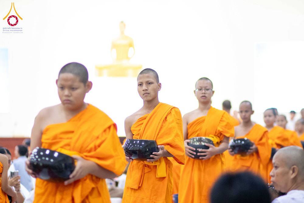 ภาพ No.321870:วันที่ 12 เมษายน พ.ศ.2569 ตักบาตรสงกรานต์ฉลองสามเณรใหม่  ณ ศูนย์ปฏิบัติธรรมระยอง(บ้านช่องลม)