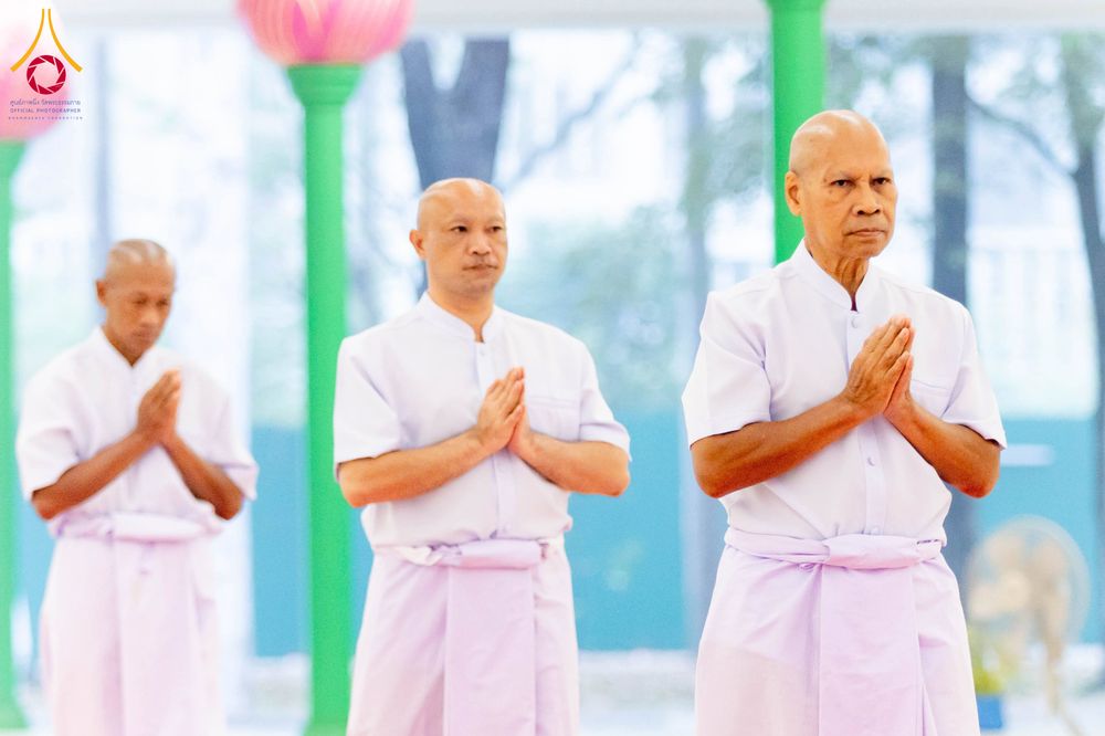 ภาพ No.298109:วันเสาร์ที่ 17 มกราคม พ.ศ. 2569 พิธีบรรพชาอุปสมบท โครงการอุปสมบทหมู่ บูชาธรรมครบ 117 ปี คุณยายอาจารย์มหารัตนอุบาสิกาจันทร์ ขนนกยูง  ณ อุโบสถพระไตรปิฎก วัดพระธรรมกาย