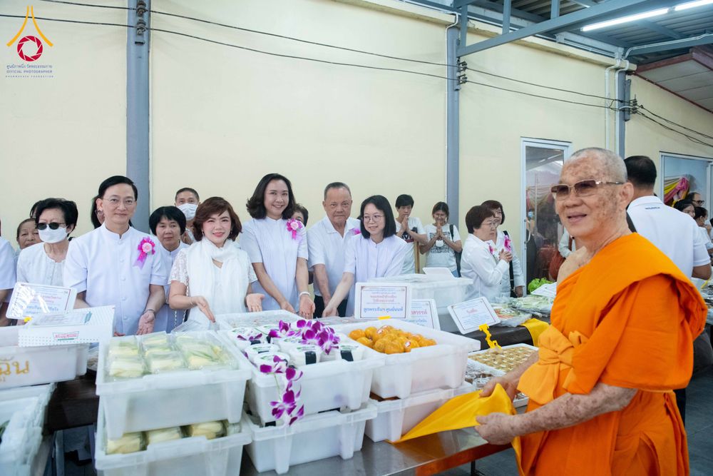 ภาพ No.295866:วันที่ 17 มกราคม พ.ศ. 2569 พิธีถวายภัตตาหารเป็นสังฆทาน แด่พระธรรมยาตรา ณ วัดโบสถ์บน ต.บางคูเวียง จ.นนทบุรี อนุสรณ์สถานลำดับที่ 4 สถานที่เกิดด้วยกายธรรม ในโครงการธรรมยาตรา กตัญญูบูชา มหาปูชนียาจารย์ พระมงคลเทพมุนี(สด จนฺทสโร) พระผู้ปราบมาร อนุสรณ์สถาน 7 แ