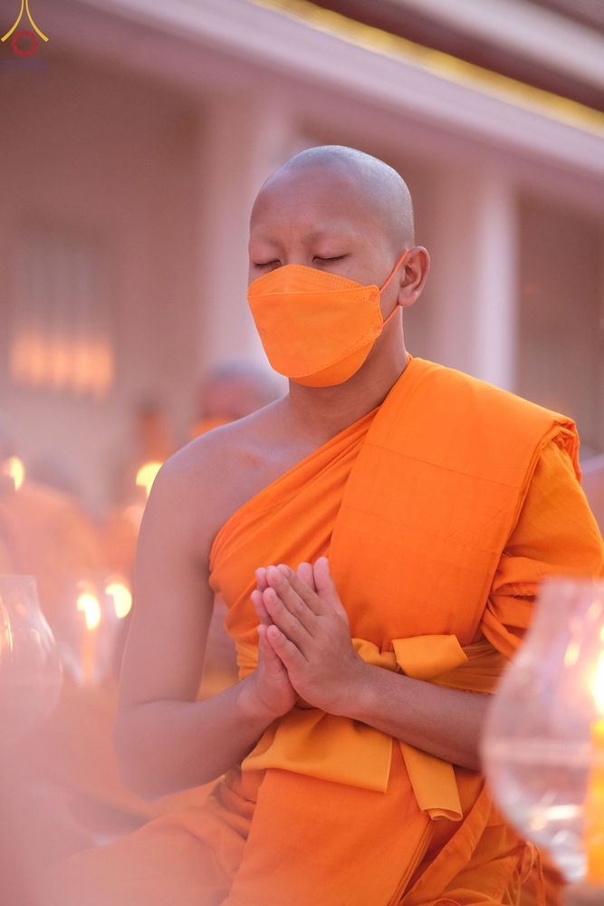 ภาพ No.73298:พิธีจุดประทีปถวายเป็นพุทธบูชา และบูชาธรรมมหาปูชนียาจารย์ ในโครงการธรรมยาตรากตัญญูบูชา มหาปูชนียาจารย์ พระมงคลเทพมุนี(สด จนฺทสโร) พระผู้ปราบมาร ปีที่ 11 ณ อนุสรณ์สถานลำดับที่ 4 สถานที่เกิดด้วยกายธรรม วัดโบสถ์ (บน) บางคูเวียง อ.บางกรวย จ.นนทบุรี วันที่ 21 