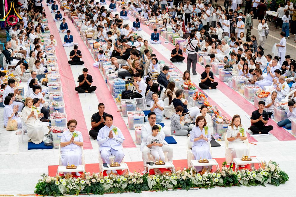 ภาพ No.285943:วันเสาร์ที่ 13 ธันวาคม พ.ศ.2568 พิธีตักบาตรพระภิกษุสามเณร 1,000 รูป ณ บริเวณหน้าอุทยานแห่งชาติเขาใหญ่ อำเภอปากช่อง จ.นครราชสีมา