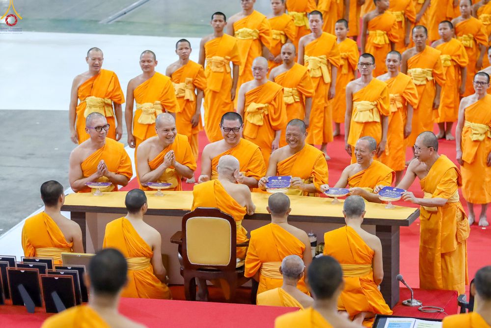 ภาพ No.338997:วันอาทิตย์ที่ 12 กรกฎาคม พ.ศ.2569 พิธีมุทิตาผู้สอบได้เปรียญธรรม ประโยค 1-2 ถึง ป.ธ.9 และ บ.ศ.1-2 ถึง บ.ศ.6 สำนักศาสนศึกษาวัดพระธรรมกาย ประจำปี 2569, พิธีมอบตราตั้งแต่งตั้งอาจารย์ใหญ่ สำนักศาสนศึกษาวัดพระธรรมกาย