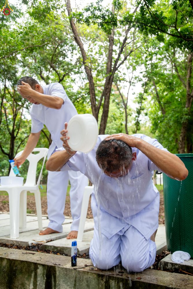 ภาพ No.330208:วันที่ 30 พฤษภาคม พ.ศ.2569 พิธีตัดปอยผมและปลงผม อุบาสกอุปสมบทอุทิศชีวิต 11 ท่าน ณ โบสถ์พระไตรปิฎก วัดพระธรรมกาย จังหวัดปทุมธานี