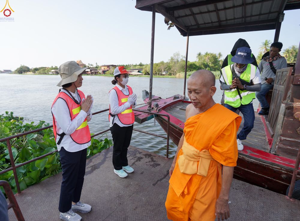 ภาพ No.300609:ภาพเบื้องหลังอาสาสมัครรวมใจ ชุดที่ 3 ในโครงการธรรมยาตรา กตัญญูบูชา มหาปูชนียาจารย์ พระมงคลเทพมุนี(สด จนฺทสโร) พระผู้ปราบมาร อนุสรณ์สถาน 7 แห่ง ปีที่ 14