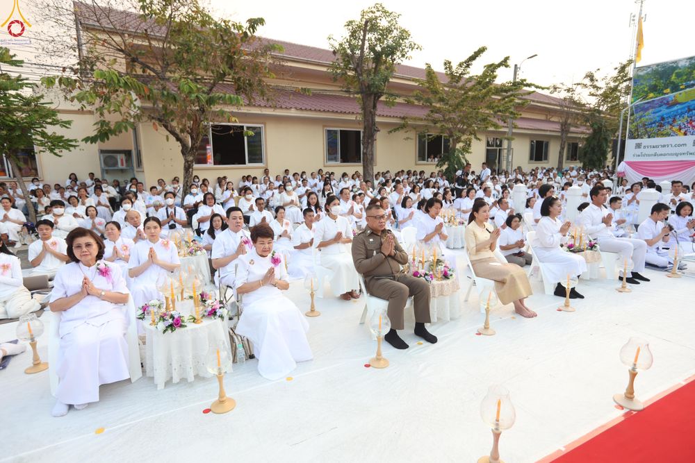 ภาพ No.296998:วันที่ 17 มกราคม พ.ศ. 2569 พิธีจุดประทีปถวายเป็นพุทธบูชา และบูชาธรรมมหาปูชนียาจารย์  ณ วัดโบสถ์บน ต.บางคูเวียง จ.นนทบุรี อนุสรณ์สถานลำดับที่ 4 สถานที่เกิดด้วยกายธรรม ในโครงการธรรมยาตรา กตัญญูบูชา มหาปูชนียาจารย์ พระมงคลเทพมุนี(สด จนฺทสโร) พระผู้ปราบมาร อ