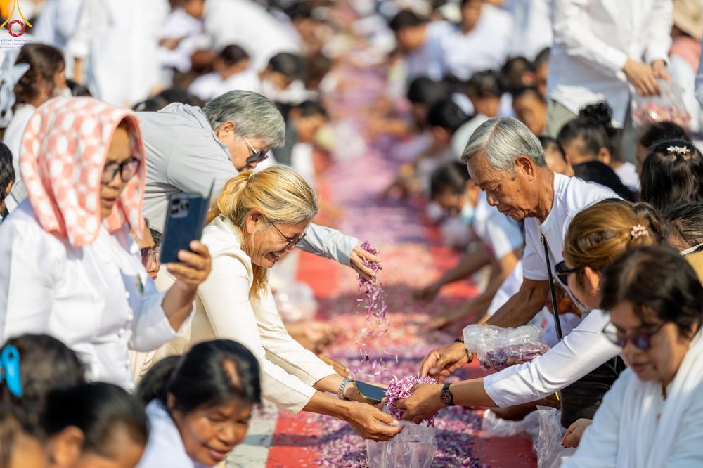 ภาพ No.299497:วันที่ 18 มกราคม พ.ศ. 2569 พิธีต้อนรับพระธรรมยาตรา ณ อนุสรณ์สถานลำดับที่ 5 สถานที่เผยแผ่วิชชาธรรมกายครั้งแรก อนุสรณ์สถานบางปลา วัดบางปลา อำเภอบางเลน จังหวัดนครปฐม ในโครงการธรรมยาตรา กตัญญูบูชา มหาปูชนียาจารย์ พระมงคลเทพมุนี(สด จนฺทสโร) พระผู้ปราบมาร อนุส