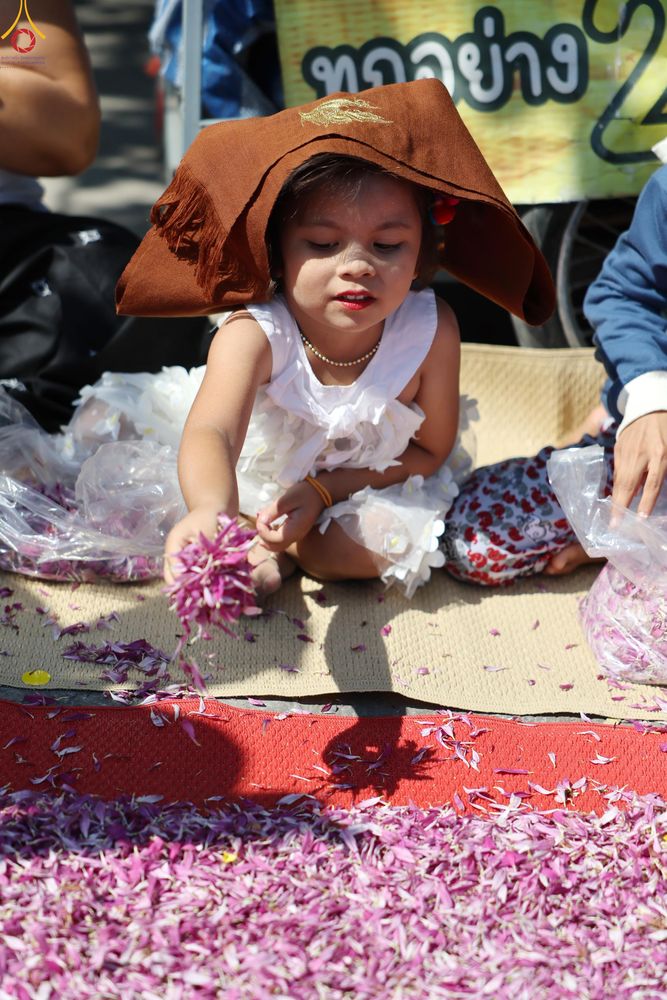 ภาพ No.304111:วันที่ 25 มกราคม พ.ศ. 2569 พิธีต้อนรับพระธรรมยาตรา  รร.สามัคคีราษฏร์บำรุง-วัดพระธรรมกาย ในโครงการธรรมยาตรา กตัญญูบูชา มหาปูชนียาจารย์ พระมงคลเทพมุนี(สด จนฺทสโร) พระผู้ปราบมาร อนุสรณ์สถาน 7 แห่ง ปีที่ 14