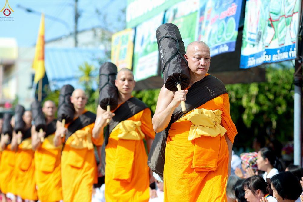 ภาพ No.287441:วันที่ 3 มกราคม พ.ศ. 2569 พิธีต้อนรับพระธรรมยาตรา ในโครงการธรรมยาตรา กตัญญูบูชา มหาปูชนียาจารย์ พระมงคลเทพมุนี(สด จนฺทสโร) พระผู้ปราบมาร อนุสรณ์สถาน 7 แห่ง ปีที่ 14 ณ อนุสรณ์สถานมหาวิหารพระมงคลเทพมุนี (โลตัสแลนด์) อ.สองพี่น้อง จ.สุพรรณบุรี