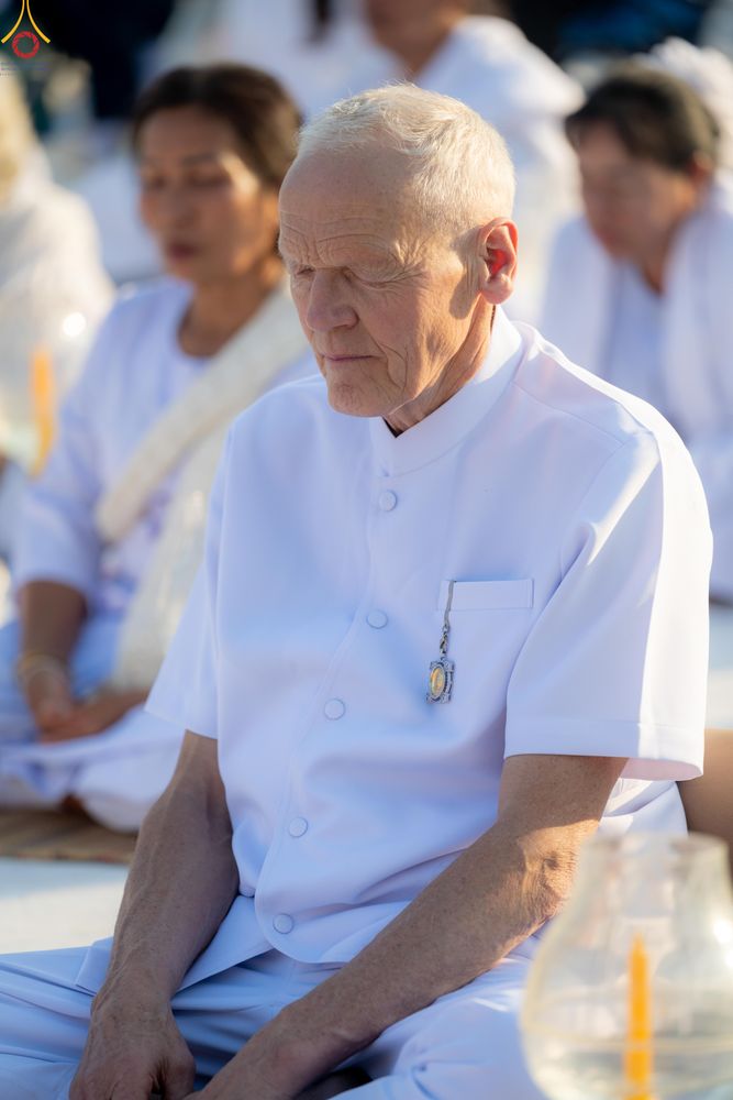 ภาพ No.293918:วันที่ 14 มกราคม พ.ศ. 2569 พิธีจุดประทีปถวายเป็นพุทธบูชา และบูชาธรรมมหาปูชนียาจารย์  ณ วัดสองพี่น้อง ต.ต้นตาล อ.สองพี่น้อง จ.สุพรรณบุรี ในโครงการธรรมยาตรา กตัญญูบูชา มหาปูชนียาจารย์ พระมงคลเทพมุนี(สด จนฺทสโร) พระผู้ปราบมาร อนุสรณ์สถาน 7 แห่ง ปีที่ 14