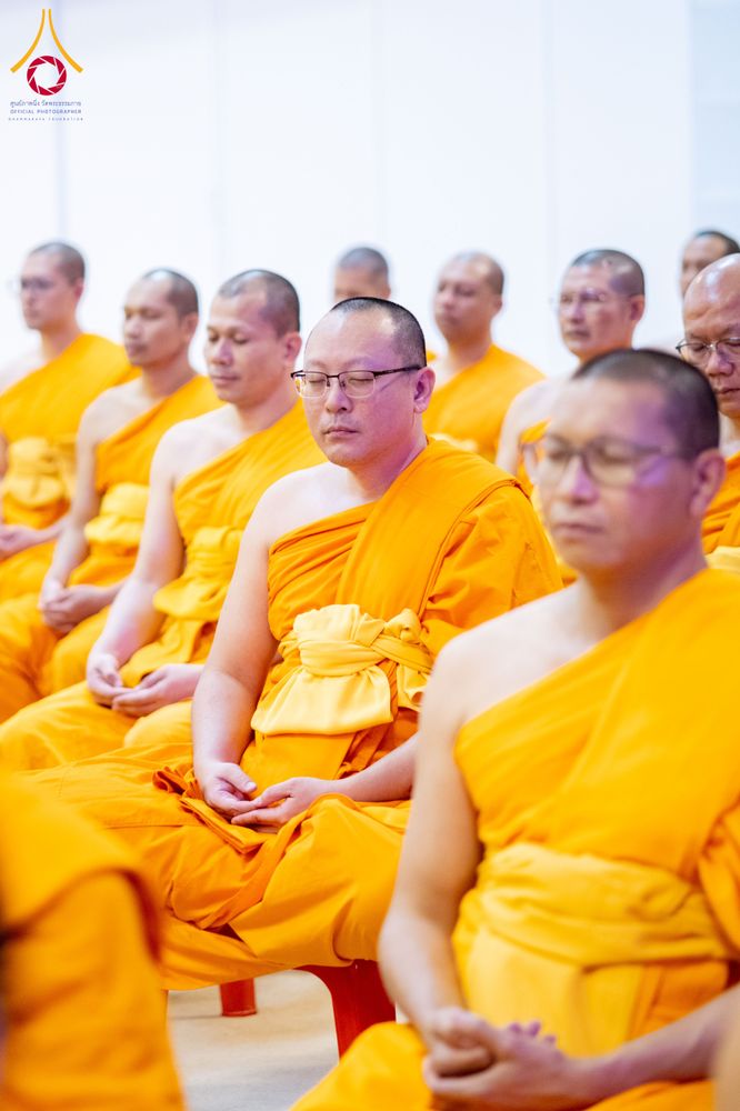 ภาพ No.284796:วันอาทิตย์ที่ 14 ธันวาคม พ.ศ.2568  พิธีปฏิบัติธรรม พิธีถวายภัตตาหารเป็นสังฆทาน พิธีมอบต้นสมบัติจักรพรรดิ ถวายแด่เจ้าอาวาสและประธานสงฆ์ 236 ศูนย์ส่งเสริมศีลธรรมทั่วโลก ณ สภาธรรมกายสากล วัดพระธรรมกาย