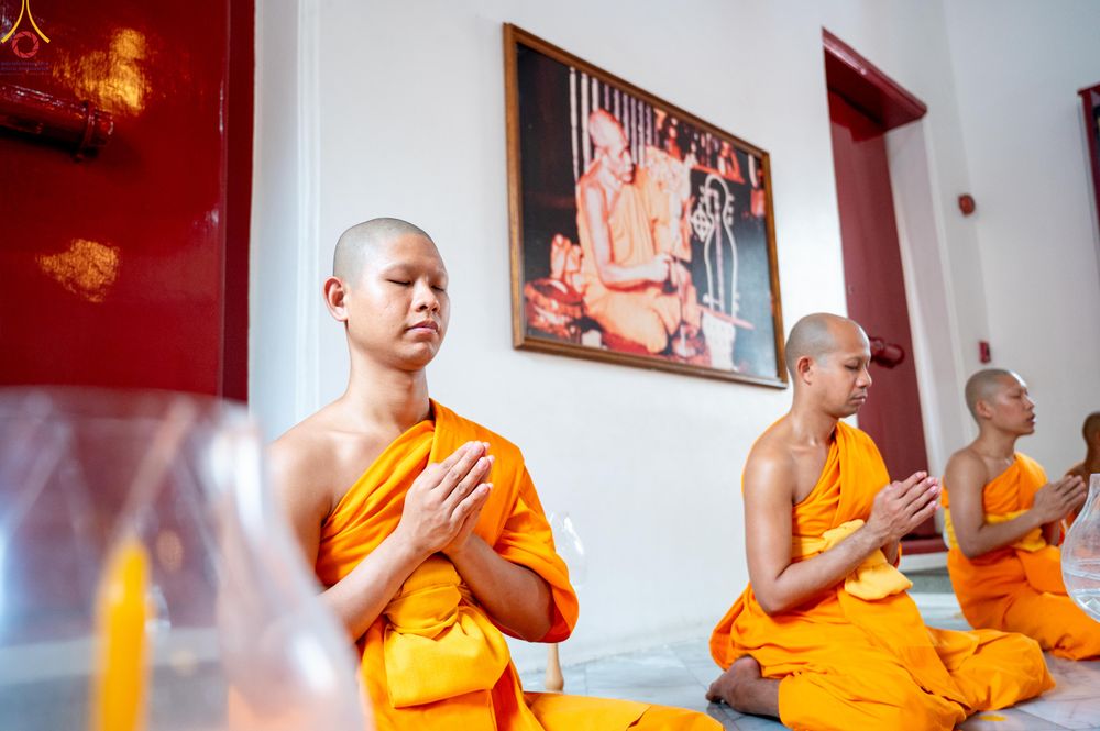 ภาพ No.296824:วันที่ 17 มกราคม พ.ศ. 2569 พิธีจุดประทีปถวายเป็นพุทธบูชา และบูชาธรรมมหาปูชนียาจารย์  ณ วัดโบสถ์บน ต.บางคูเวียง จ.นนทบุรี อนุสรณ์สถานลำดับที่ 4 สถานที่เกิดด้วยกายธรรม ในโครงการธรรมยาตรา กตัญญูบูชา มหาปูชนียาจารย์ พระมงคลเทพมุนี(สด จนฺทสโร) พระผู้ปราบมาร อ