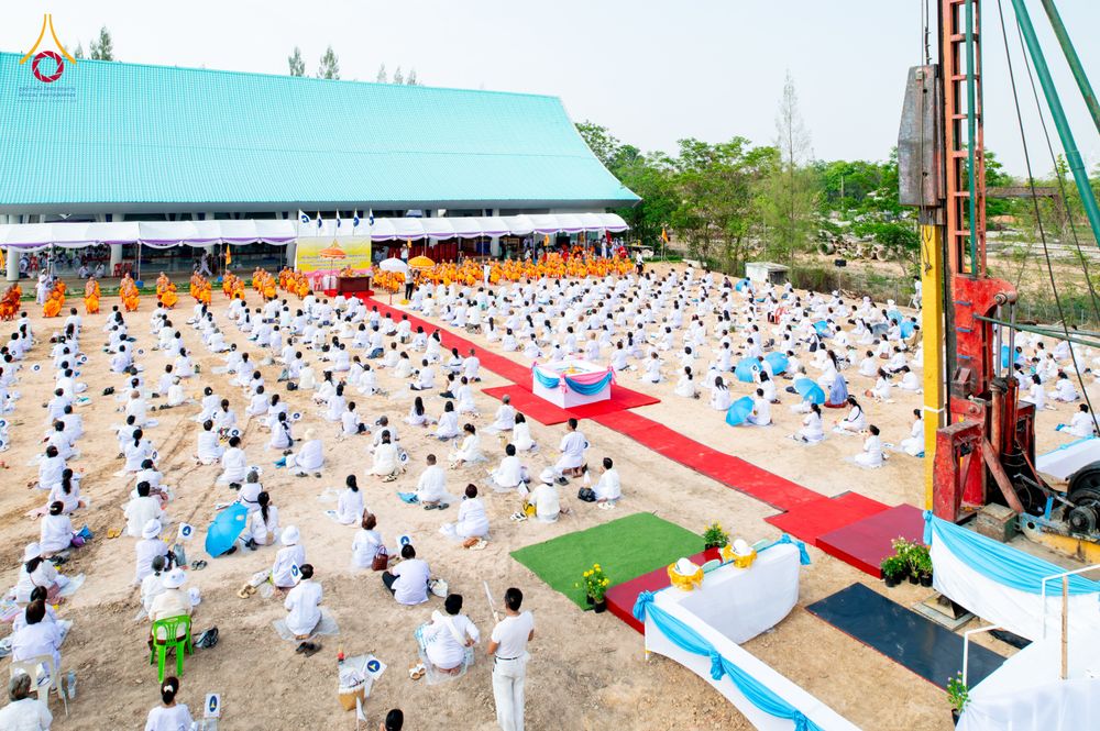 ภาพ No.327194:วันศุกร์ที่ 1 พฤษภาคม พ.ศ.2569 พิธีทอดผ้าป่า โปรยรัตนชาติ ตอกเสาเข็มมงคลต้นแรก สถาปนา “องค์พระเจดีย์เพื่อสร้างสันติภาพโลก” (แห่งแรกของภาคอีสาน) ณ ธุดงคสถานอำนาจเจริญ  อ.เมือง จ.อำนาจเจริญ