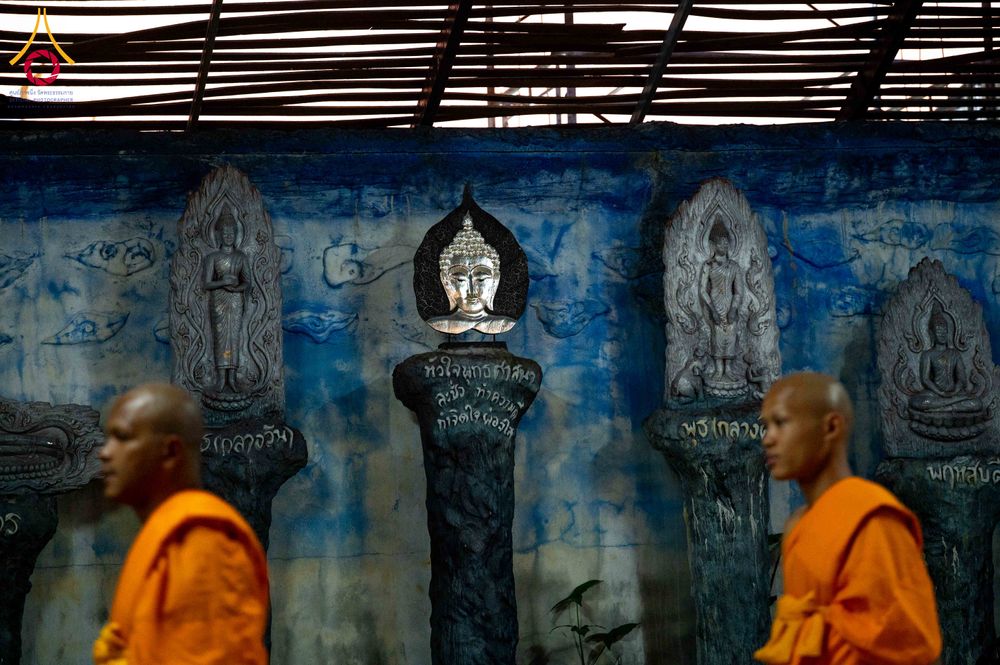 ภาพ No.297432:วันที่ 16 มกราคม พ.ศ. 2569 พิธีลอยประทีปธรรมถวายเป็นพุทธบูชา และบูชาธรรมมหาปูชนียาจารย์  ณ วัดโบสถ์บน ต.บางคูเวียง จ.นนทบุรี อนุสรณ์สถานลำดับที่ 4 สถานที่เกิดด้วยกายธรรม ในโครงการธรรมยาตรา กตัญญูบูชา มหาปูชนียาจารย์ พระมงคลเทพมุนี(สด จนฺทสโร) พระผู้ปราบม