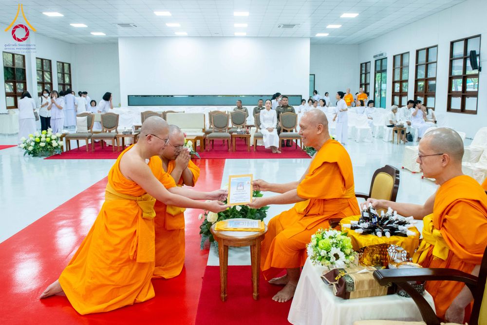 ภาพ No.314417:วันพฤหัสบดีที่ 19 มีนาคม พ.ศ. 2569 พิธีบำเพ็ญกุศล คุณพ่อณรงค์ จินตมากุล โยมบิดา พระครูปลัดรัตนวีรวัฒน์ (รังสฤษดิ์ อิทฺธิจินตโก) ที่ปรึกษาเจ้าคณะจังหวัดปทุมธานี เจ้าอาวาสวัดพระธรรมกาย  ณ ห้องปลูกศรัทธา 2 วัดพระธรรมกาย ปทุมธานี