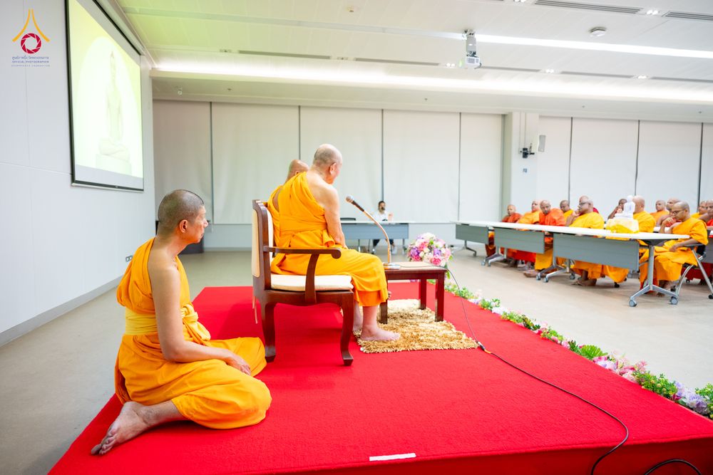 ภาพ No.323353:หลวงพ่อทัตตชีโว รองเจ้าอาวาสวัดพระธรรมกาย ถวายการต้อนรับปฏิสันถารคณะสงฆ์จากประเทศศรีลังกา