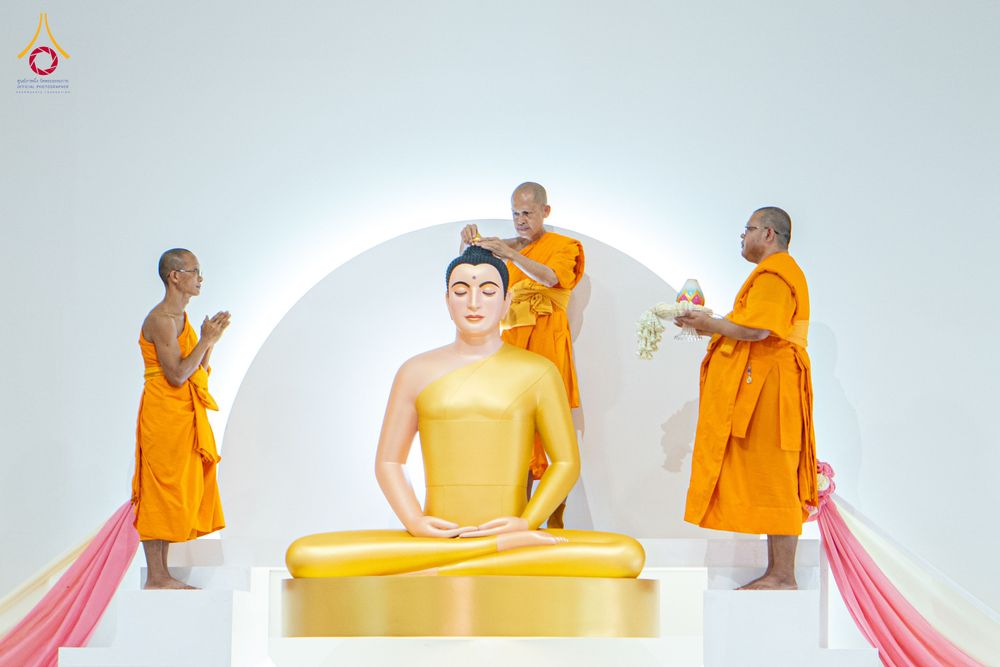 ภาพ No.336257:วันจันทร์ที่ 22 มิถุนายน พ.ศ.2569 พิธีอัญเชิญพระธรรมกาย และบรรจุพระบรมสารีริกธาตุ  ภายในเกศดอกบัวตูม องค์พระประธาน ณ อาคารสมปรารถนา วัดกลางธนรินทร์ ต.บ้านแป้ง อ.พรหมบุรี จ.สิงห์บุรี