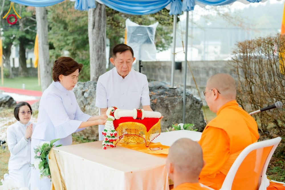 ภาพ No.220882:วันที่ 13 เมษายน พ.ศ. 2568 พิธีโปรยรัตนชาติปฐมเริ่มสถาปนาเจดีย์ และ พิธีเปิดหมู่บ้านปฏิบัติธรรม เพื่อการบรรลุธรรม ณ วัดป่าธรรมกายนานาชาติโทชิหงิ  ประเทศญี่ปุ่น
