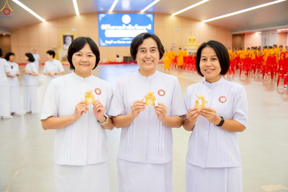 ภาพ No.246542:วันที่ 17 กันยายน พ.ศ. 2568 พิธีรับดวงแก้วนักเรียนบาลี "ดวงแก้วยกชั้นให้ลั่นจักรวาล" ณ ห้องเทวสภา วัดพระธรรมกาย