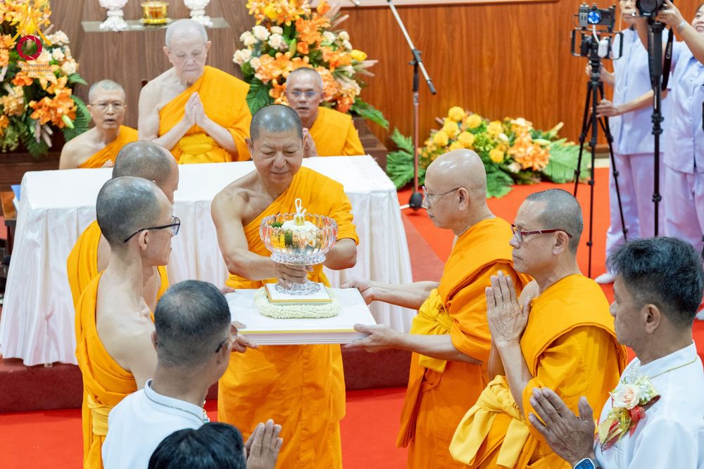 ภาพ No.254794:วันที่ 15 ตุลาคม พ.ศ. 2568 พิธีบรรจุพระบรมสารีริกธาตุภายในพระเกตุองค์พระประธาน สมโภชพระประธาน พระธรรมกาย ณ ศูนยอบรมเยาวชนกาญจนบุรี