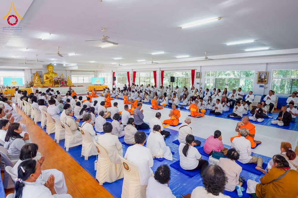 ภาพ No.275860:วันพุธที่ 3 ธันวาคม พ.ศ. 2568 พิธีบรรพชาอุปสมบท โครงการอุปสมบทบูชาธรรมมหาปูชนียาจารย์ ศูนย์อบรม : ศูนย์ส่งเสริมศีลธรรม จ.พะเยา ณ โบราณสถานพระธาตุจอมทอง และ โบสถ์กลางน้ำ วัดพระธาตุศรีโคมคำ อำเภอเมือง จังหวัดพะเยา