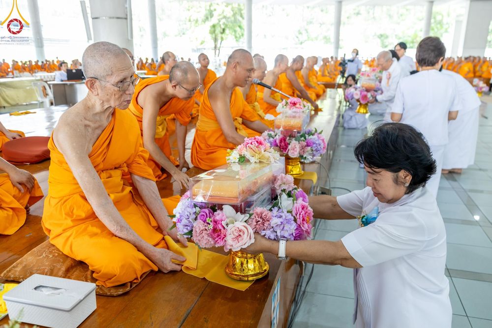 ภาพ No.168681:พิธีถวายภัตตาหารเมนูสวรรค์ ณ หอฉันคุณยายอาจารย์ วัดพระธรรมกาย ในวันเสาร์ที่ 9 พฤศจิกายน พ.ศ. 2567