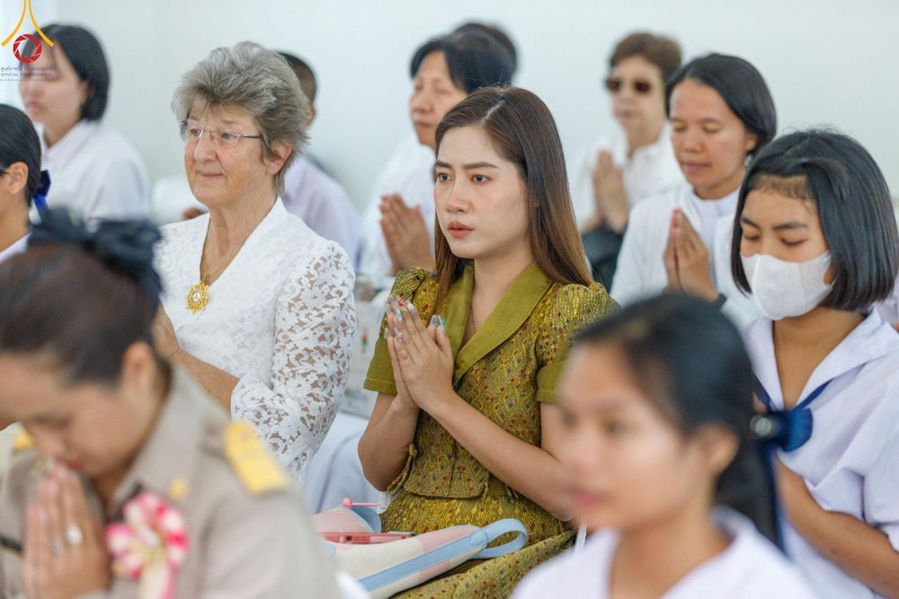 ภาพ No.190296:พิธีเจริญพระพุทธมนต์ ปฏิบัติธรรม มอบทุนการศึกษา ถวายสังฆทาน 141 วัด เพื่อถวายเป็นพุทธบูชา และขับเคลื่อนโครงการหมู่บ้านรักษาศีล 5 โดยคณะสงฆ์จังหวัดสุพรรณบุรี คณะศิษยานุศิษย์วัดพระธรรมกาย โครงการธรรมยาตรา ปีที่ 13 ณ ศูนย์ปฏิบัติธรรมพระมงคลเทพมุนี