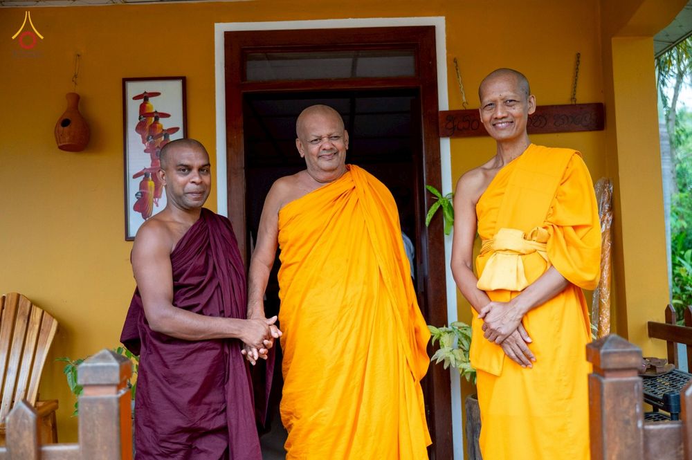 ภาพ No.262997:วันที่ 22 ตุลาคม พ.ศ. 2568 พิธีทอดกฐินสมทบ วัดกัลยาณมิตรต่างประเทศ  บูชาธรรม 81 ปี หลวงพ่อธัมมชโย ณ วัดโกฮอน ราชมหาวิหารายา และวัดศรีสุธรรมมารามายา   เมืองมาตะเล ประเทศศรีลังกา 